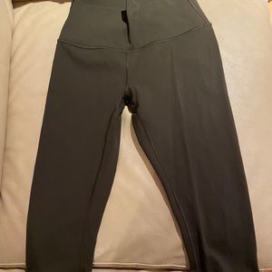 Army green cropped wunder unders